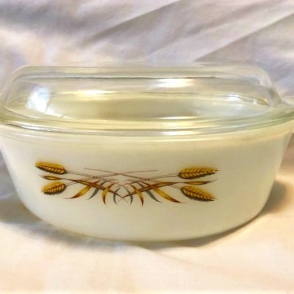 Vintage Anchor Hocking Fire-King Wheat Casserole Dish and Lid - Picture 1 of 8